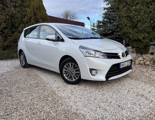 Toyota Verso 1.6 D-4D Live Comfort Manual 6 MO....