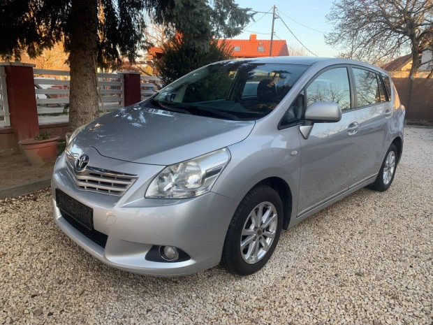 Toyota Verso 1,8, digit klma, tempomat, lsfts, szervizknyv