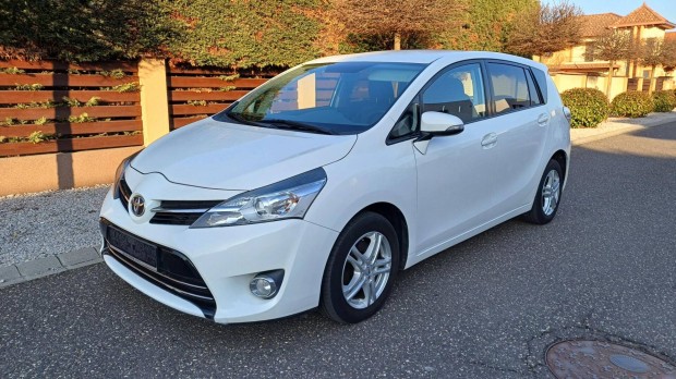 Toyota Verso 2.0 D-4D Live 174E KM - SZ.Knyv!