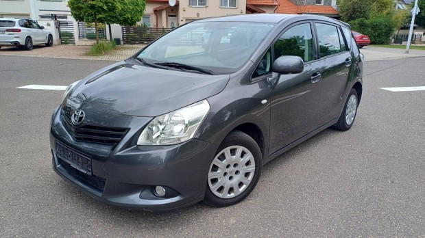 Toyota Verso 2.0 D-4D Luna 183E KM - Sz.könyv -...