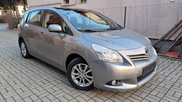 Toyota Verso 2.0 D-4D Premium Full Üvegtető - V...