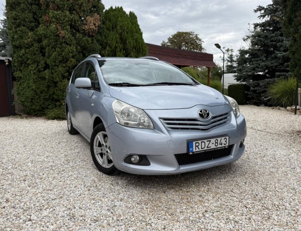 Toyota Verso 2.0 D-4D Premium Manual 6- 7 Szem...