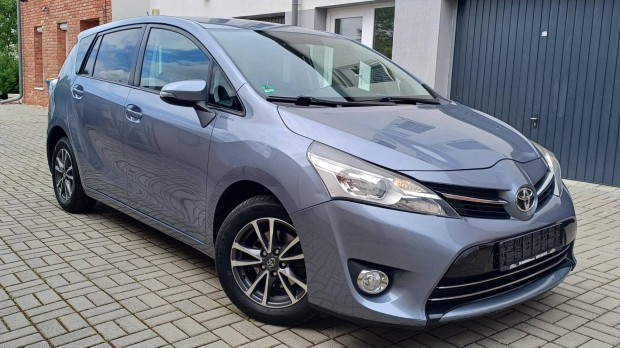 Toyota Verso 2.0 D-4D Premium Navi 7 személy -...