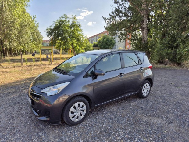 Toyota Verso-S Verso S 1.33 VVT-i Club Szervizk...