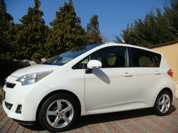 Toyota Verso-S Verso S 1.4 D-4D Karambolmentes!...