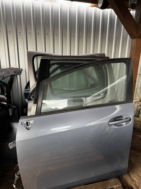 Toyota Verso ajt�k