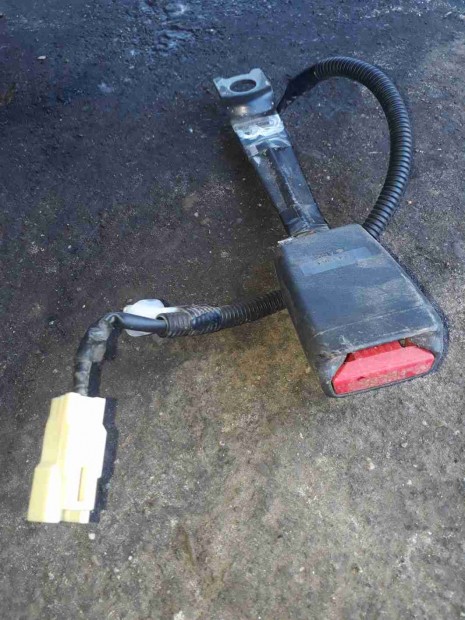 Toyota Yaris 05-10 Bal Els Biztonsgi v Csatlakoz