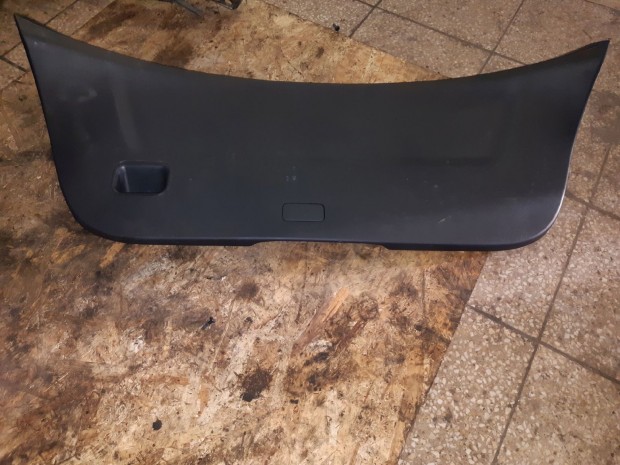 Toyota Yaris 05-10 Csomagtérajtó Burkolat