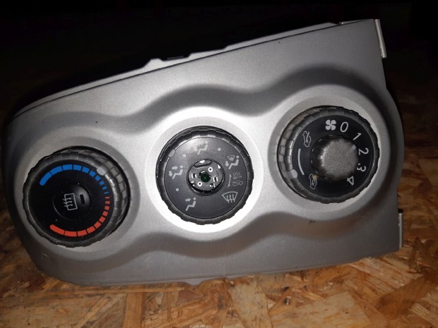 Toyota Yaris 05-10 Fűtéskapcsoló