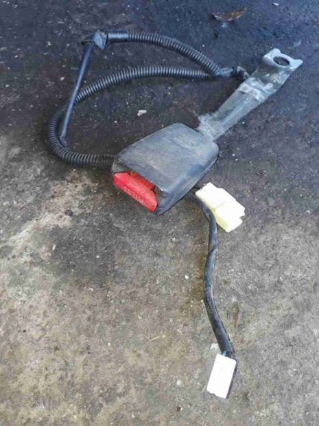 Toyota Yaris 05-10 Jobb Els Biztonsgi v Csatlakoz