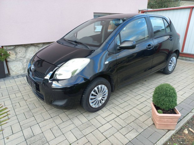 Toyota Yaris 184000km-el!