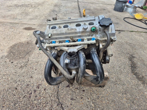 Toyota Yaris 1999-v 1.0 16V Motor (motor bak srlt)