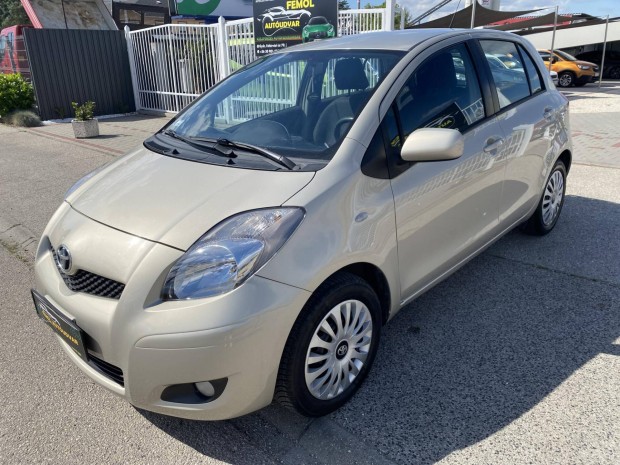 Toyota Yaris 1.0 LIFE S-mentes! Moi.! Sz.könyv!