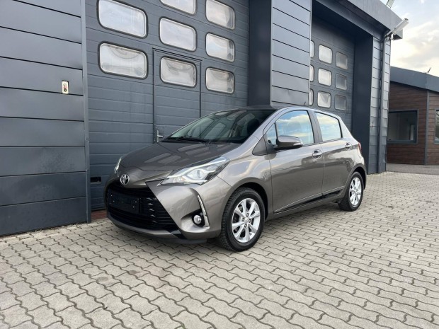 Toyota Yaris 1.0 VVT-i Trend Comfort Szervizk�n...