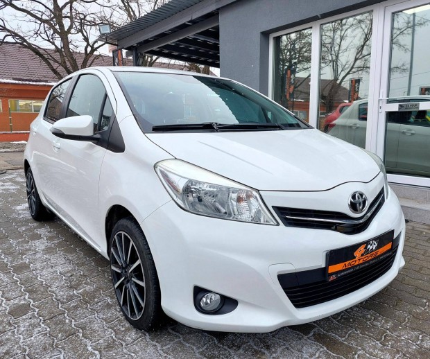 Toyota Yaris 1.33 Active+Cool Vezetett Szervizk...