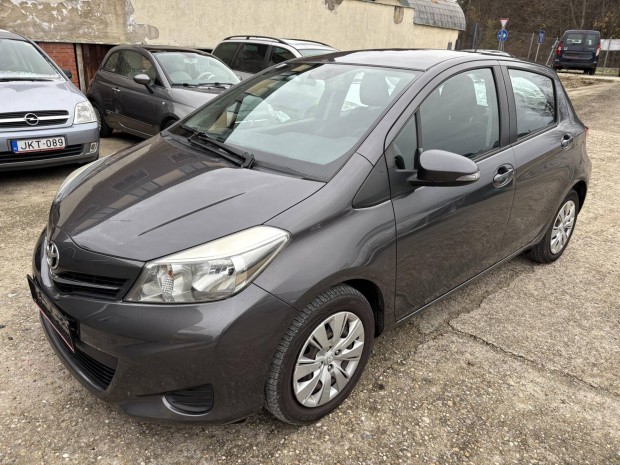 Toyota Yaris 1.33 Active+Design Klima! Tolat k...