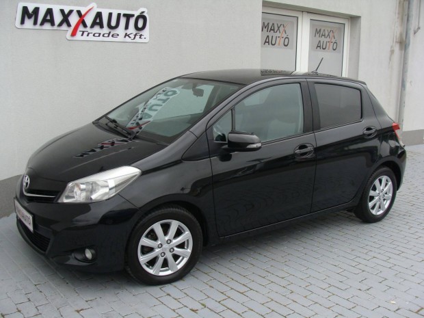 Toyota Yaris 1.33 Executive Tolatókamera+Panorá...