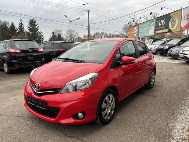 Toyota Yaris 1.33 Style 107ekm! Navi! Tolat�kam...