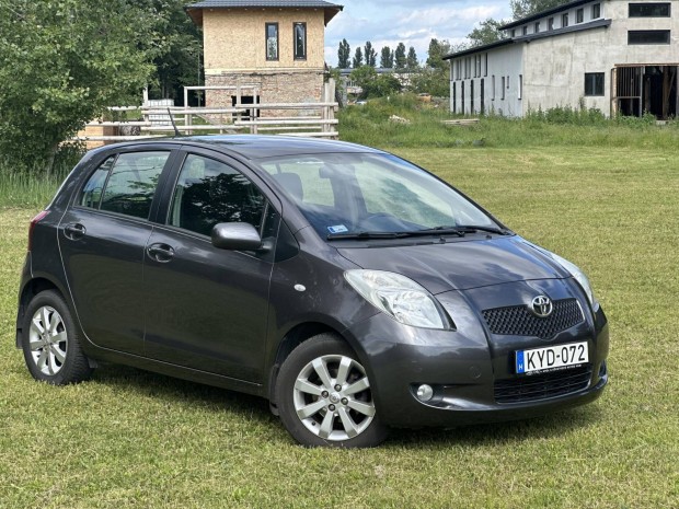 Toyota Yaris 1.3 Exe M-MT 8 Éve Egy Tulaj!/Auto...