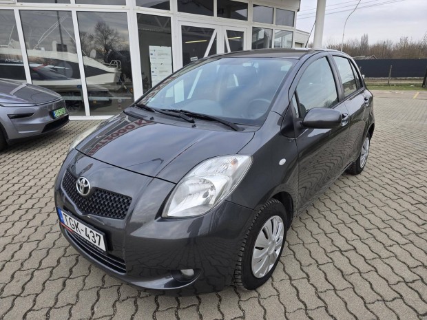 Toyota Yaris 1.3 Ice Plus sz�p �llapot�. kl�m�s