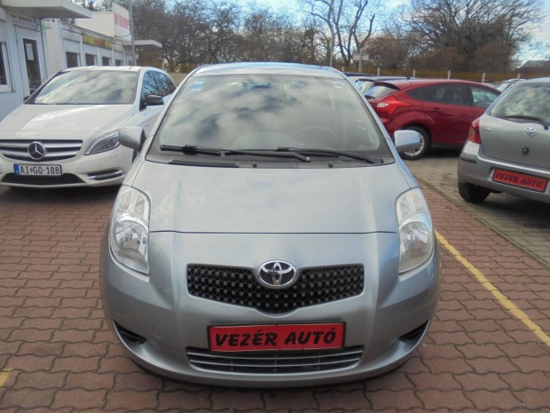 Toyota Yaris 1.3 Terra Ice M Kormny Szervizkn...