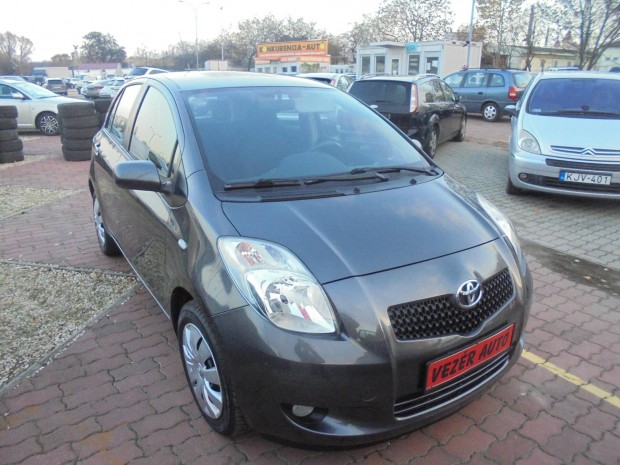 Toyota Yaris 1.3 Terra Tolatoradar SZ Knyv MUL...