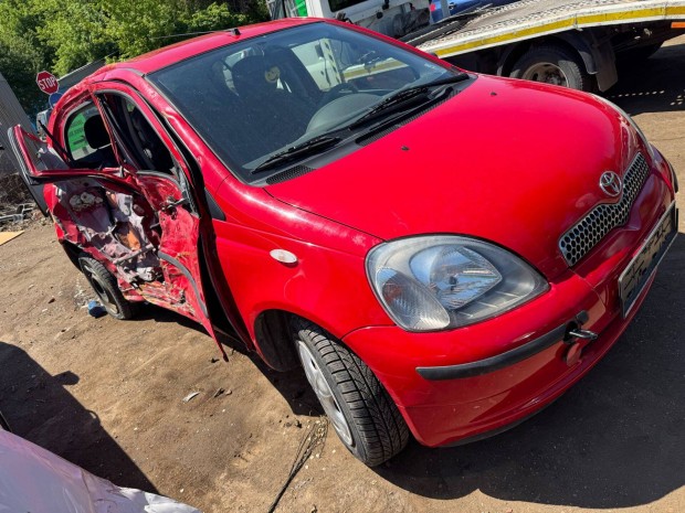 Toyota Yaris 1.3 -D039- bontott alaktrészek