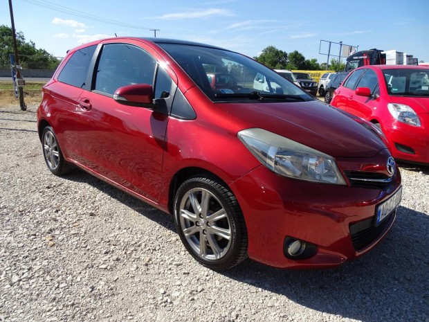 Toyota Yaris 1.4 D-4D Executive Panorámatető! T...