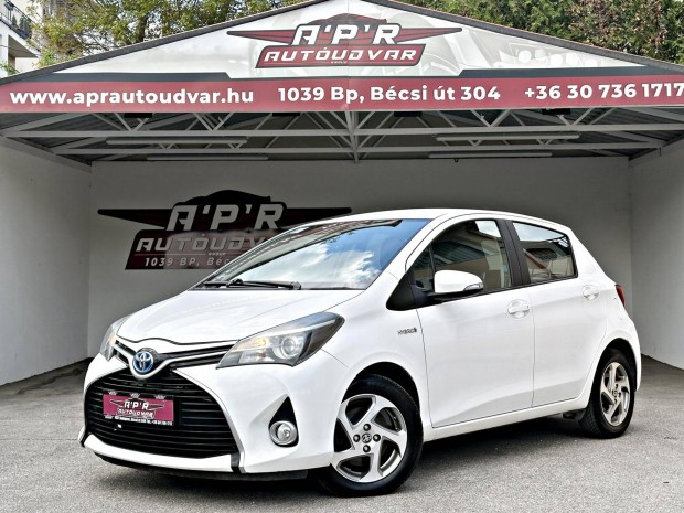 Toyota Yaris 1.5 HSD Live (Automata) Park Szenz...