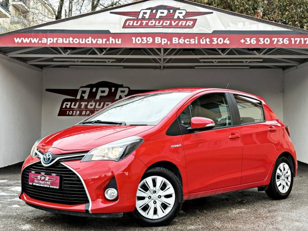 Toyota Yaris 1.5 HSD Live e-CVT V�gig Vezetett...