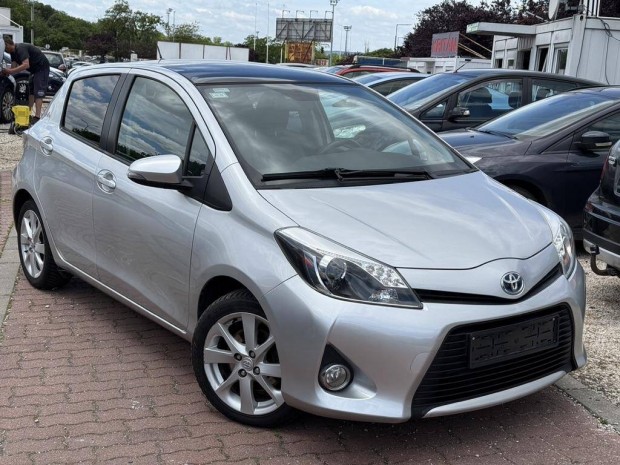 Toyota Yaris 1.5 HSD Lounge Skyview (Automata)...