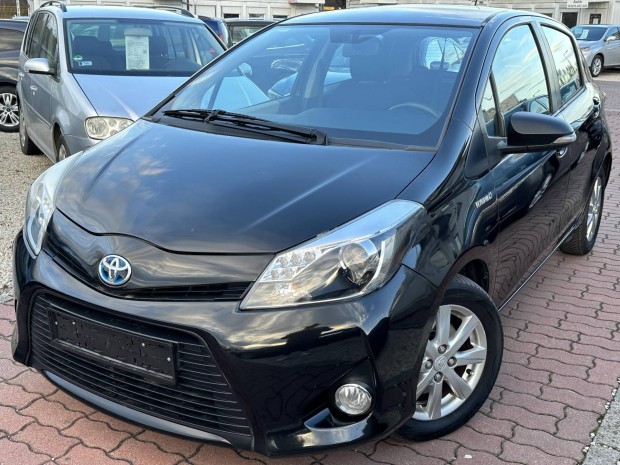 Toyota Yaris 1.5 HSD Lounge (Automata) Vezetett...