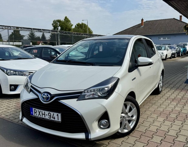 Toyota Yaris 1.5 HSD Style Panoramic Sensosmart...
