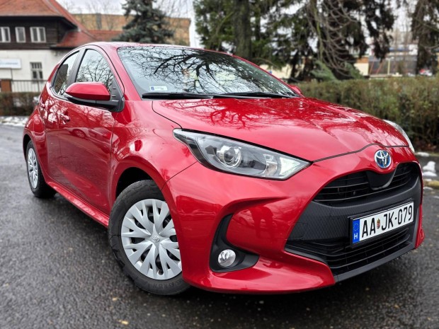 Toyota Yaris 1.5 Hybrid Active e-CVT /Gy�ny�r�...