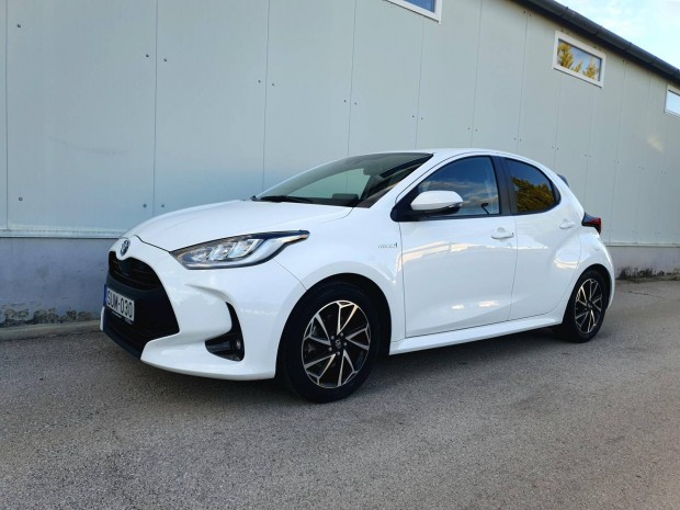 Toyota Yaris 1.5 Hybrid Comfort Style Tech e-CV...
