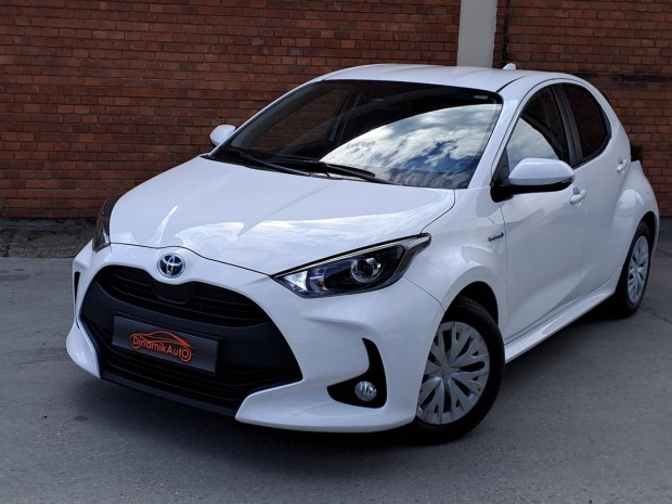 Toyota Yaris 1.5 Hybrid Comfort e-CVT Távtartó-...