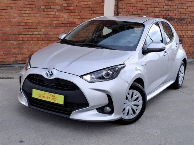 Toyota Yaris 1.5 Hybrid Comfort e-CVT Távtartó-...