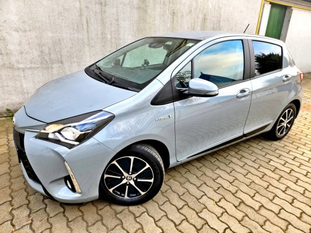 Toyota Yaris 1.5 Hybrid Selection Style e-CVT M...