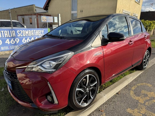Toyota Yaris 1.5 VVT-i Hybrid Selection Red e-C...
