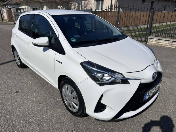Toyota Yaris 1.5 VVT-i Hybrid Selection White e...