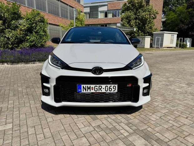 Toyota Yaris 1.6 VVT-i GR Sport 4WD Akrapovic S...