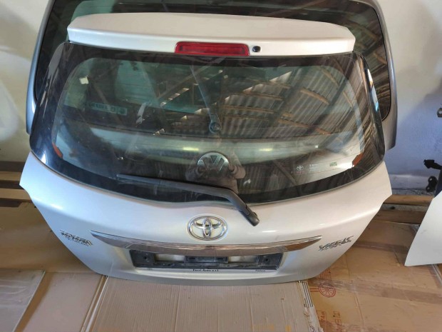 Toyota Yaris 2010-2015 (XP130/XP150) csomagtérajtó