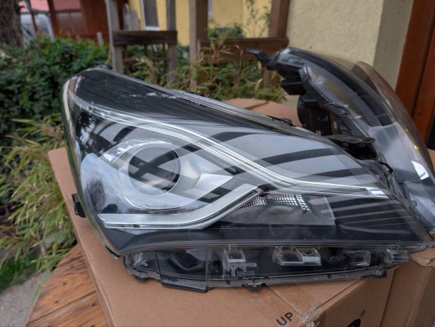 Toyota Yaris 2017 LED dlr els� l�mpa p�rban elad� 