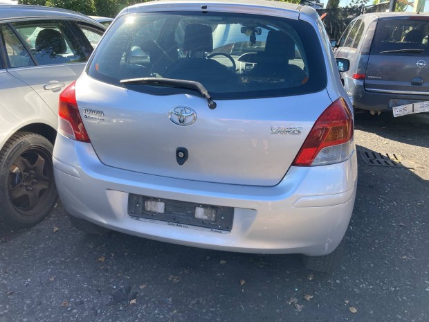 Toyota Yaris 2 csomagtr ajt 