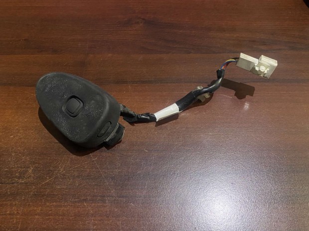 Toyota Yaris 2 csomagt�r nyit� gomb 69209-52010 elad�