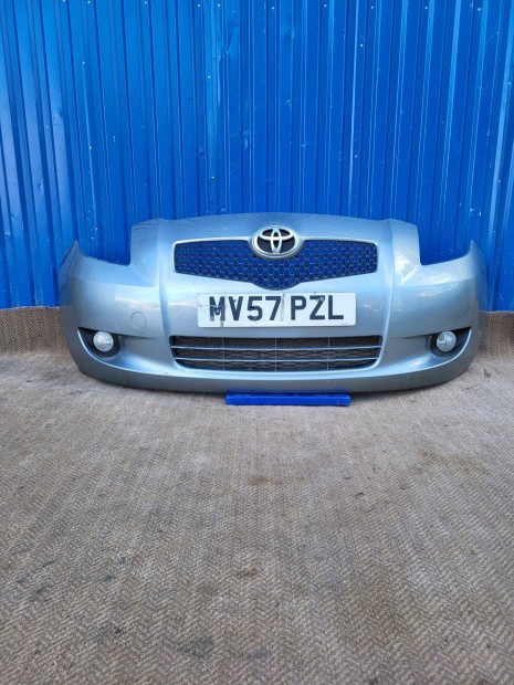 Toyota Yaris 2 gyári 521190D13 ködlámpás első lökhárító sérülésmentes
