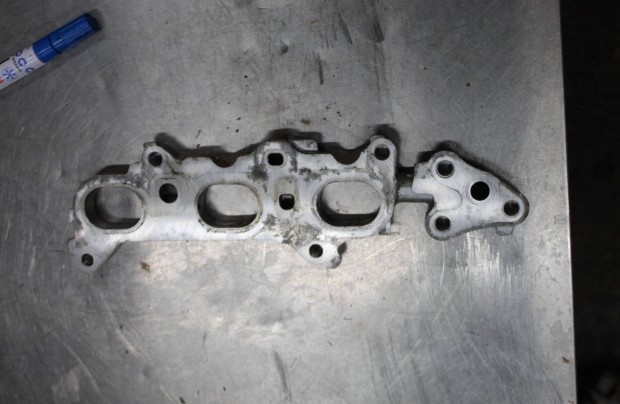 Toyota Yaris 3 1.0B 2011-2019 egr tartó konzol 17135-40030