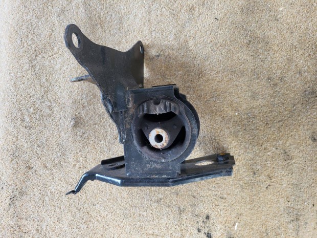 Toyota Yaris 3 III XP130 2011- gyári bal motor tartó bak