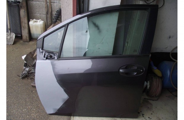 Toyota Yaris 3 bal első ajtó 2012-2020