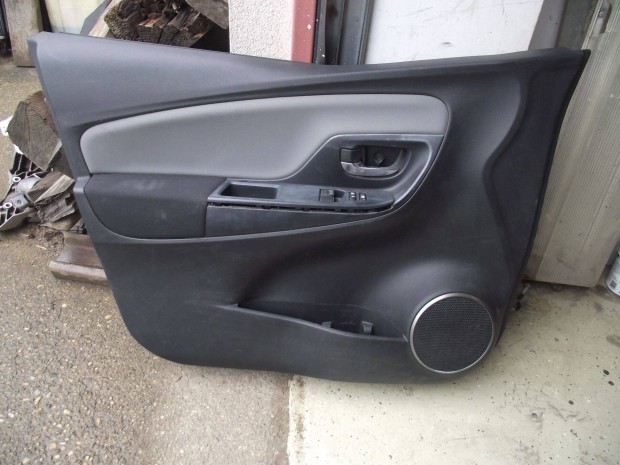 Toyota Yaris 3 bal első ajtókárpit 2012-2020